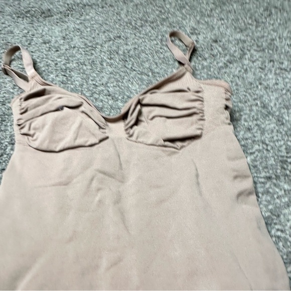 SKIMS Seamless Sculpt Mid Thigh Bodysuit in Sienna - Picture 7 of 10